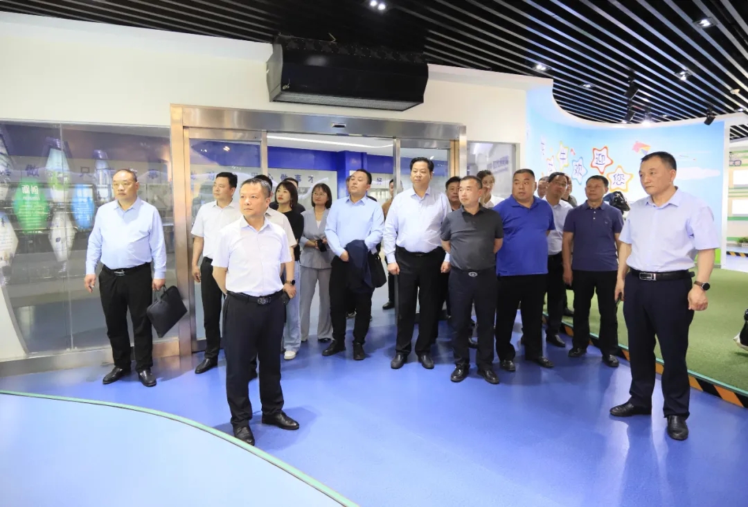 供銷聯(lián)動(dòng)，創(chuàng)新共贏丨河南農(nóng)投集團(tuán)內(nèi)部業(yè)務(wù)協(xié)同交流會(huì)在花花牛乳業(yè)集團(tuán)順利召開