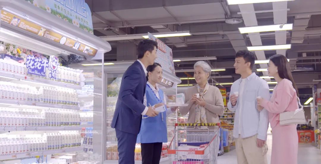 點(diǎn)贊！河南日?qǐng)?bào)要聞02版——報(bào)道花花牛乳業(yè)集團(tuán)鄭州分公司乳制品生產(chǎn)場(chǎng)景，彰顯花花牛乳業(yè)集團(tuán)發(fā)展新活力