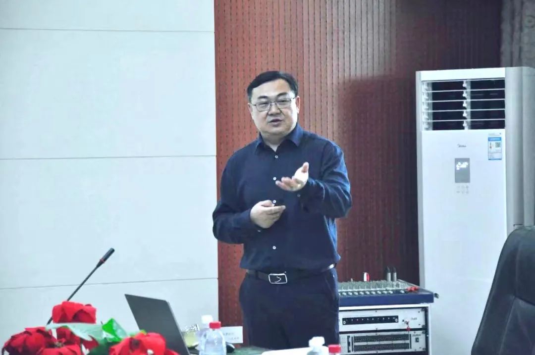 花花牛丨國(guó)家奶牛產(chǎn)業(yè)技術(shù)體系首席科學(xué)家、中國(guó)農(nóng)業(yè)大學(xué)教授李勝利一行蒞臨花花牛魯山瑞亞參觀調(diào)研