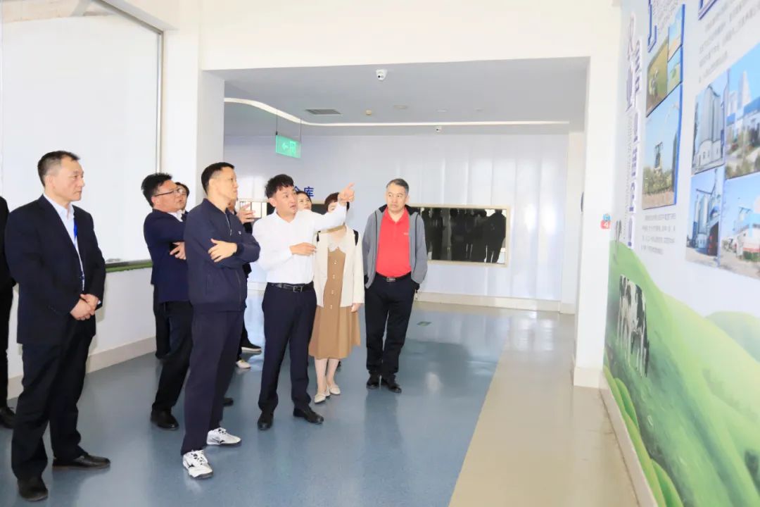 花花牛| 省農(nóng)投集團(tuán)董事長(zhǎng)李曉寰一行蒞臨花花牛調(diào)研指導(dǎo)工作 花花牛| 省農(nóng)投集團(tuán)董事長(zhǎng)李曉寰一行蒞臨花花牛調(diào)研指導(dǎo)工作