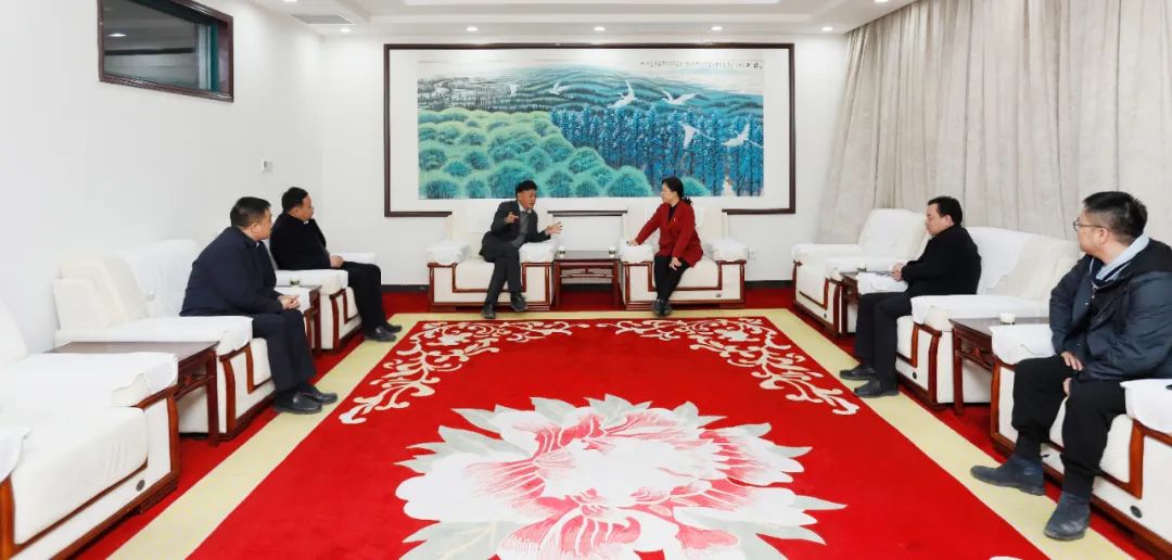 發(fā)揮產(chǎn)業(yè)優(yōu)勢(shì) 助力鄉(xiāng)村振興 | 民權(quán)縣委副書記、縣長(zhǎng)王靜嫻會(huì)見關(guān)曉彥董事長(zhǎng)一行