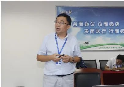 繼往開(kāi)來(lái) · 再創(chuàng)輝煌 | 花花牛乳業(yè)集團(tuán)召開(kāi)9月?tīng)I(yíng)銷(xiāo)、養(yǎng)殖及飼料月度經(jīng)營(yíng)工作會(huì)議