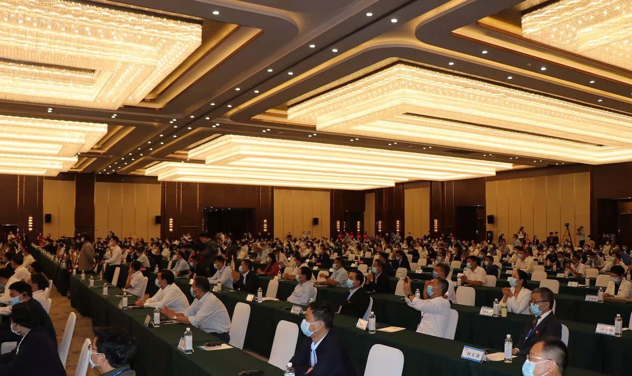 喜報 | 花花牛輕覺酸奶榮獲第二十四屆中國農(nóng)產(chǎn)品加工業(yè)投資貿(mào)易洽談會金質產(chǎn)品獎 喜報 | 花花牛輕覺酸奶榮獲第二十四屆中國農(nóng)產(chǎn)品加工業(yè)投資貿(mào)易洽談會金質產(chǎn)品獎