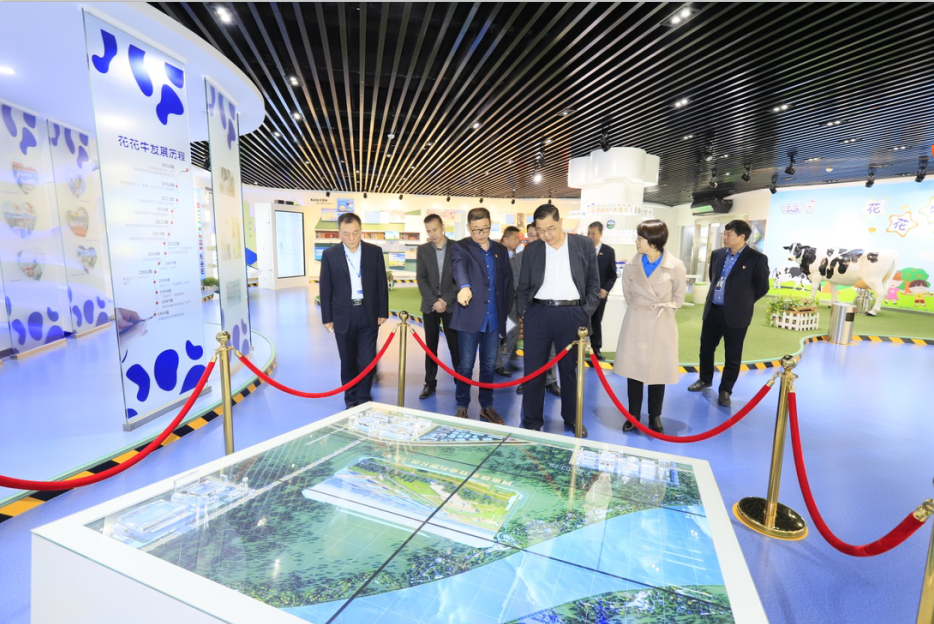 快訊 | 花花牛乳業(yè)集團(tuán)成為河南省食品工業(yè)協(xié)會(huì)食品質(zhì)量安全分會(huì)副會(huì)長(zhǎng)單位 快訊 | 花花牛乳業(yè)集團(tuán)成為河南省食品工業(yè)協(xié)會(huì)食品質(zhì)量安全分會(huì)副會(huì)長(zhǎng)單位