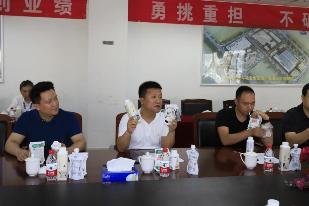 快訊 | 長江商學(xué)院智能制造學(xué)會(huì)走進(jìn)花花牛乳業(yè)集團(tuán) 快訊 | 長江商學(xué)院智能制造學(xué)會(huì)走進(jìn)花花牛乳業(yè)集團(tuán)