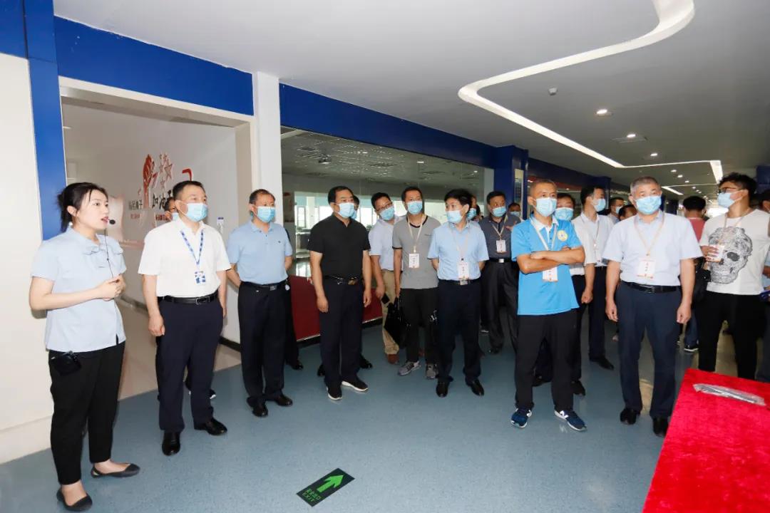 鄭州市安全生產(chǎn)雙重預(yù)防體系建設(shè)現(xiàn)場觀摩會在花花牛乳業(yè)集團鄭州分公司召開 鄭州市安全生產(chǎn)雙重預(yù)防體系建設(shè)現(xiàn)場觀摩會在花花牛乳業(yè)集團鄭州分公司召開