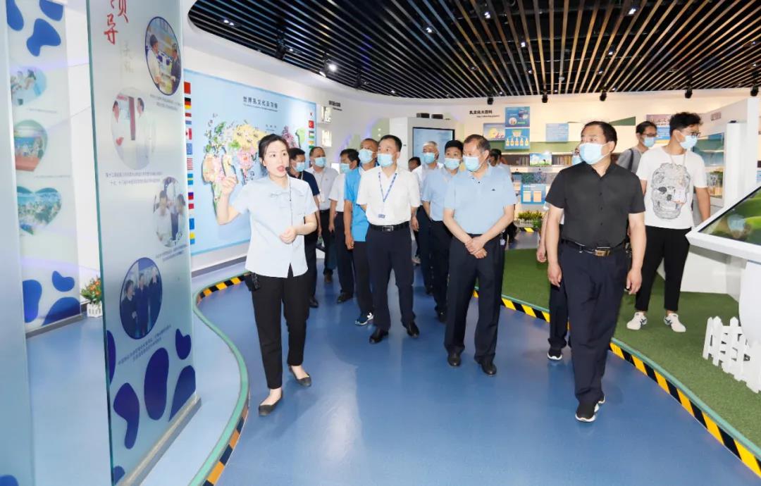 鄭州市安全生產(chǎn)雙重預(yù)防體系建設(shè)現(xiàn)場觀摩會在花花牛乳業(yè)集團鄭州分公司召開 鄭州市安全生產(chǎn)雙重預(yù)防體系建設(shè)現(xiàn)場觀摩會在花花牛乳業(yè)集團鄭州分公司召開