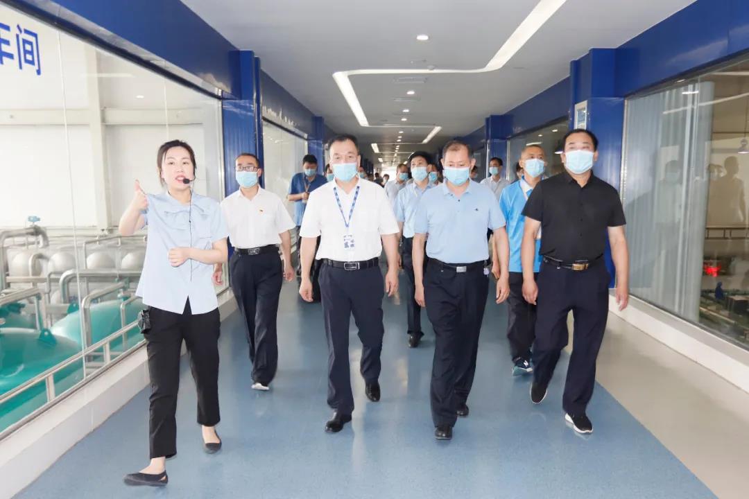 鄭州市安全生產(chǎn)雙重預(yù)防體系建設(shè)現(xiàn)場觀摩會在花花牛乳業(yè)集團鄭州分公司召開 鄭州市安全生產(chǎn)雙重預(yù)防體系建設(shè)現(xiàn)場觀摩會在花花牛乳業(yè)集團鄭州分公司召開