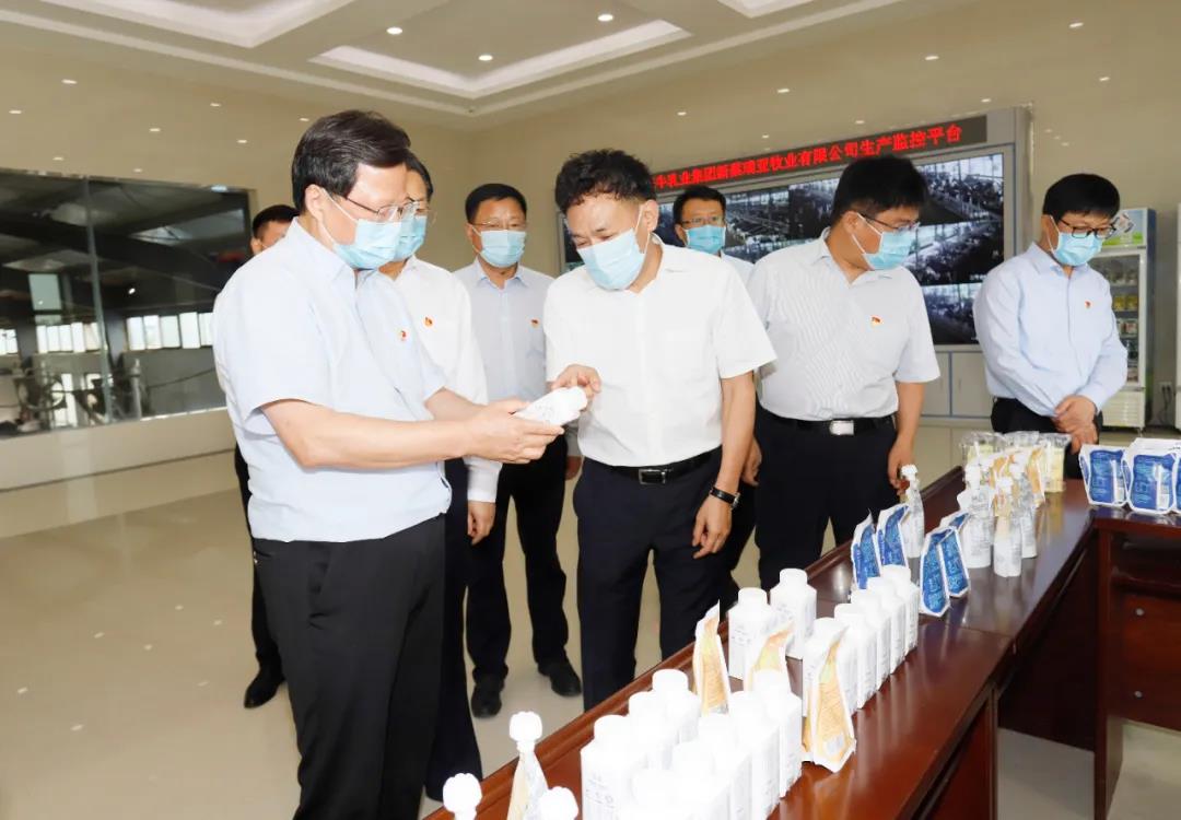 快訊 | 河南省委常委、省紀(jì)委書(shū)記、省監(jiān)委主任任正曉蒞臨花花牛乳業(yè)集團(tuán)新蔡瑞亞牧場(chǎng)調(diào)研