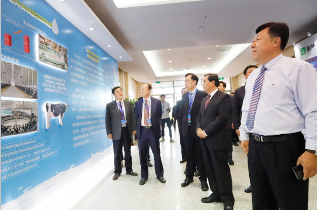 花花牛亮相中國(guó)奶業(yè)20強(qiáng)呼倫貝爾峰會(huì)，共話中國(guó)奶業(yè)振興！