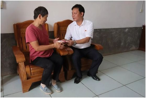 秋種化肥進(jìn)農(nóng)戶 精準(zhǔn)扶貧及時(shí)雨 | 花花牛集團(tuán)精準(zhǔn)扶貧在行動(dòng) 秋種化肥進(jìn)農(nóng)戶 精準(zhǔn)扶貧及時(shí)雨 | 花花牛集團(tuán)精準(zhǔn)扶貧在行動(dòng)