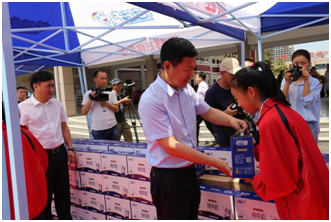 “健康中原，牛奶伴您行——花花牛乳業(yè)集團(tuán)2018中國(guó)小康牛奶行動(dòng)” 公益助學(xué)啟動(dòng)儀式隆重舉行