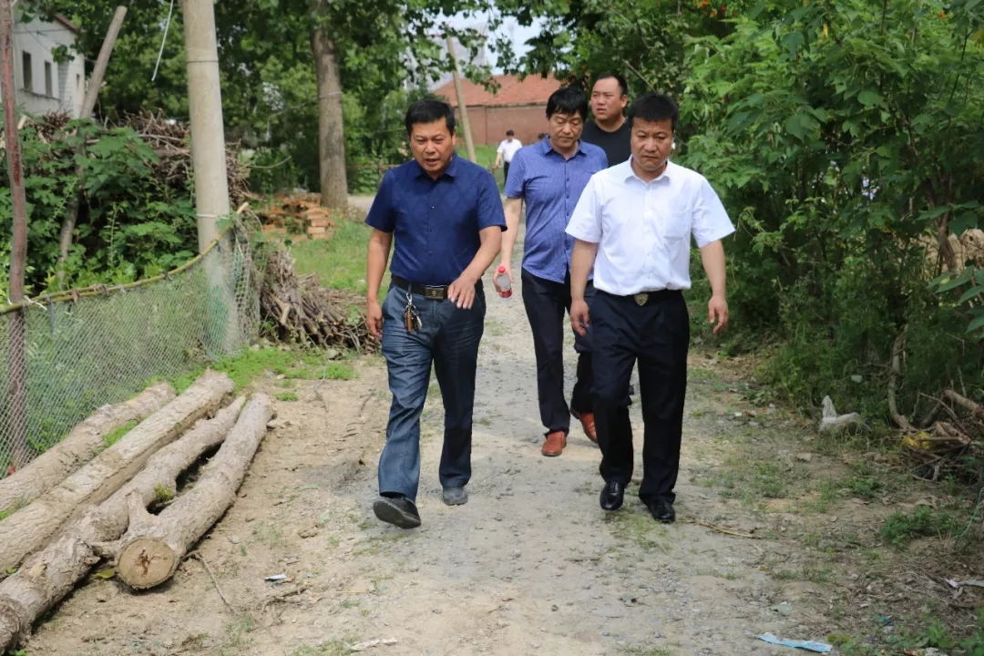 花花牛乳業(yè)集團(tuán)走訪慰問貧困戶 結(jié)對(duì)幫扶暖人心