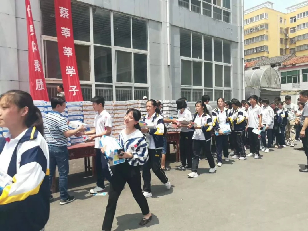 花花牛|捐助教育100萬元！做公益，我們是認真的！