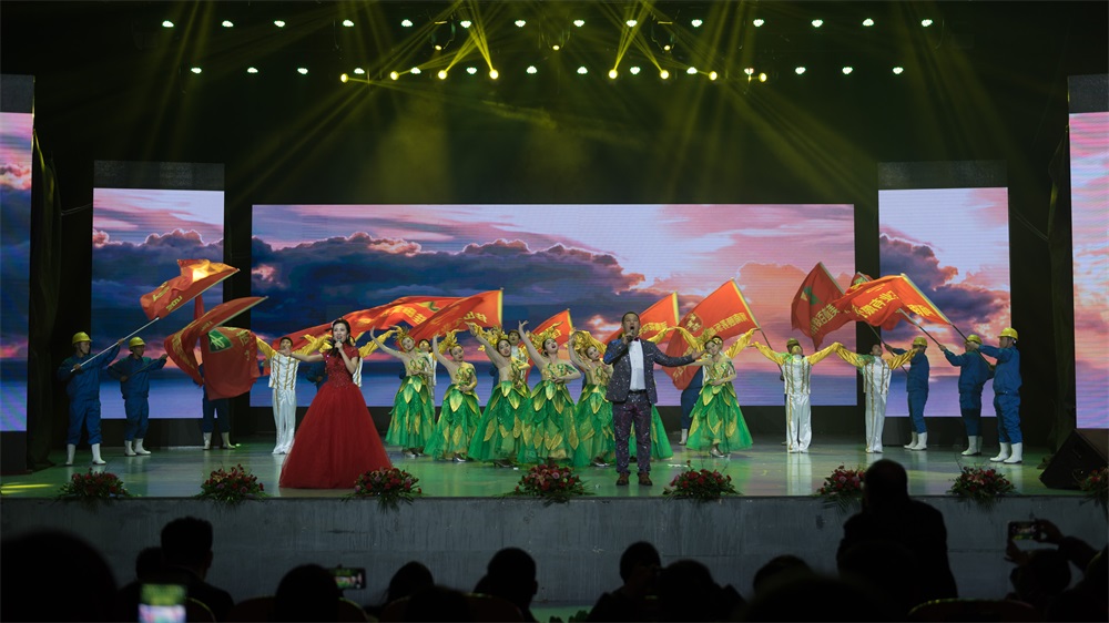 “不忘初心、聚力前行” 花花牛集團2018迎新春聯(lián)歡會隆重舉行