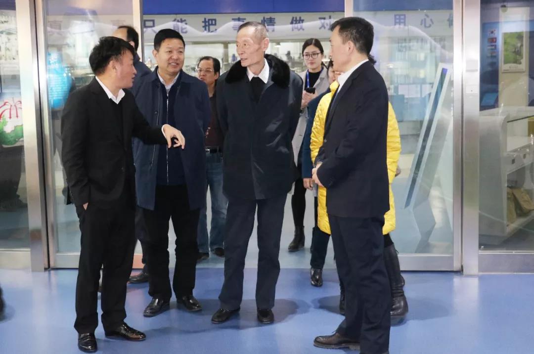 中國奶業(yè)協(xié)會(huì)高鴻賓會(huì)長蒞臨花花牛指導(dǎo)工作 中國奶業(yè)協(xié)會(huì)高鴻賓會(huì)長蒞臨花花牛指導(dǎo)工作