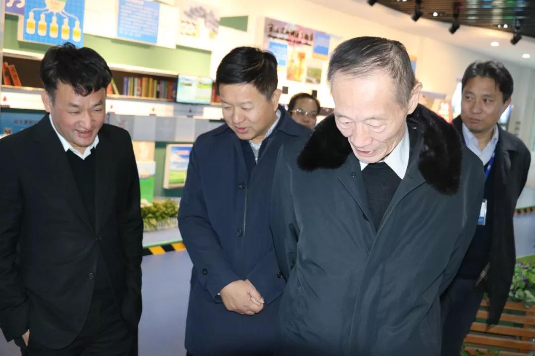 中國奶業(yè)協(xié)會(huì)高鴻賓會(huì)長蒞臨花花牛指導(dǎo)工作 中國奶業(yè)協(xié)會(huì)高鴻賓會(huì)長蒞臨花花牛指導(dǎo)工作