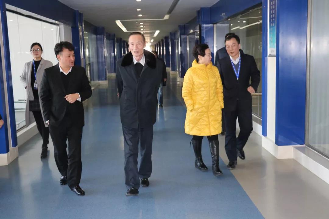 中國奶業(yè)協(xié)會(huì)高鴻賓會(huì)長蒞臨花花牛指導(dǎo)工作 中國奶業(yè)協(xié)會(huì)高鴻賓會(huì)長蒞臨花花牛指導(dǎo)工作