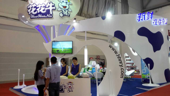 花花牛牛氣沖天！農(nóng)業(yè)部長品嘗“領(lǐng)暢”點(diǎn)贊，又獲國際奶業(yè)平臺青睞