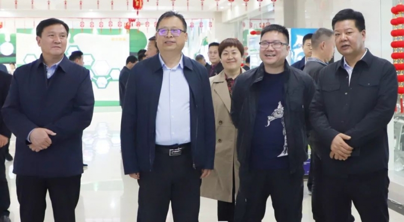 花花牛丨駐馬店市遂平縣政協(xié)黨組書(shū)記、主席張衛(wèi)東一行蒞臨花花牛魯山瑞亞牧場(chǎng)參觀