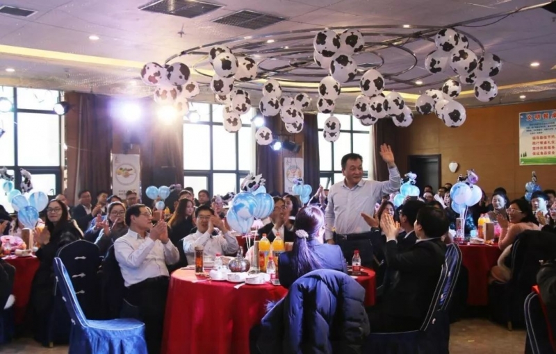 花花牛乳業(yè)集團(tuán)養(yǎng)殖事業(yè)部舉行2020年“迎新春·員工茶話(huà)會(huì)” 活動(dòng)