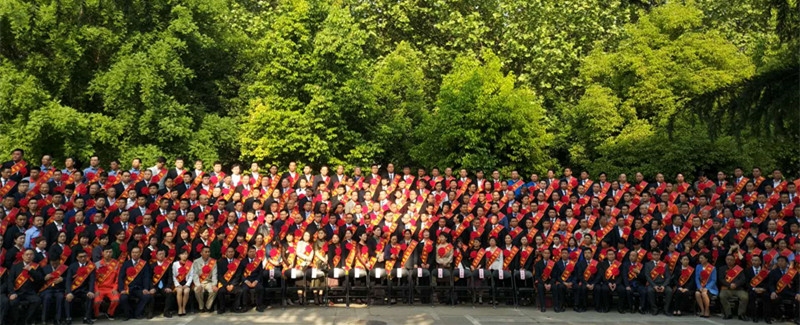 河南花花牛乳業(yè)集團股份有限公司阮曉琦、王曉龍榮獲“鄭州市勞動模范”榮譽稱號