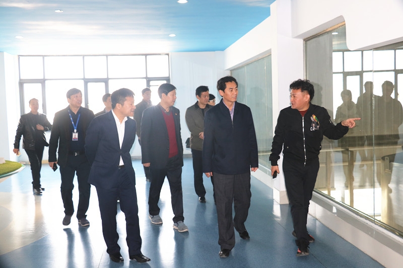 封丘縣縣長王獻臣一行蒞臨花花牛集團養(yǎng)殖、乳品事業(yè)部參觀調研