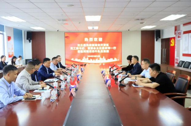 沈丘縣先進制造業(yè)開發(fā)區(qū)黨工委書記呂孝坤、金絲猴食品有限公司董事長李旸等一行到訪河南花花牛乳業(yè)集團