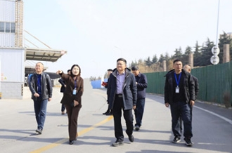 全力筑牢安全防線 全面保障節(jié)日生產(chǎn) ——集團(tuán)領(lǐng)導(dǎo)帶隊(duì)開(kāi)展節(jié)前慰問(wèn)與安全檢查工作